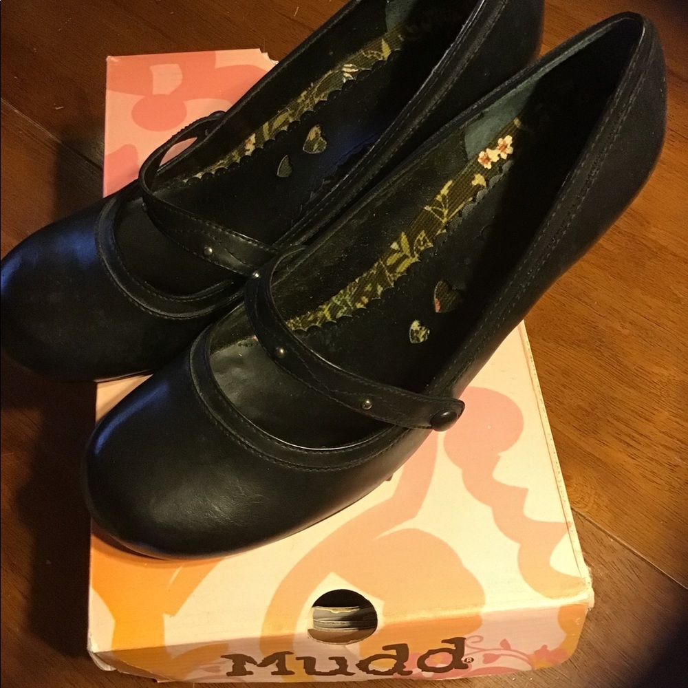 New Mudd Mary Janes medium heel 8 1/2
